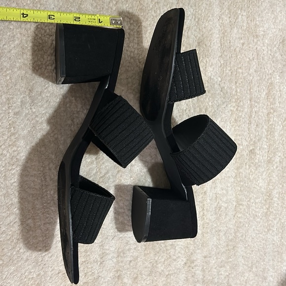 Black Block Low-Heel Sandal - Picture 5 of 5